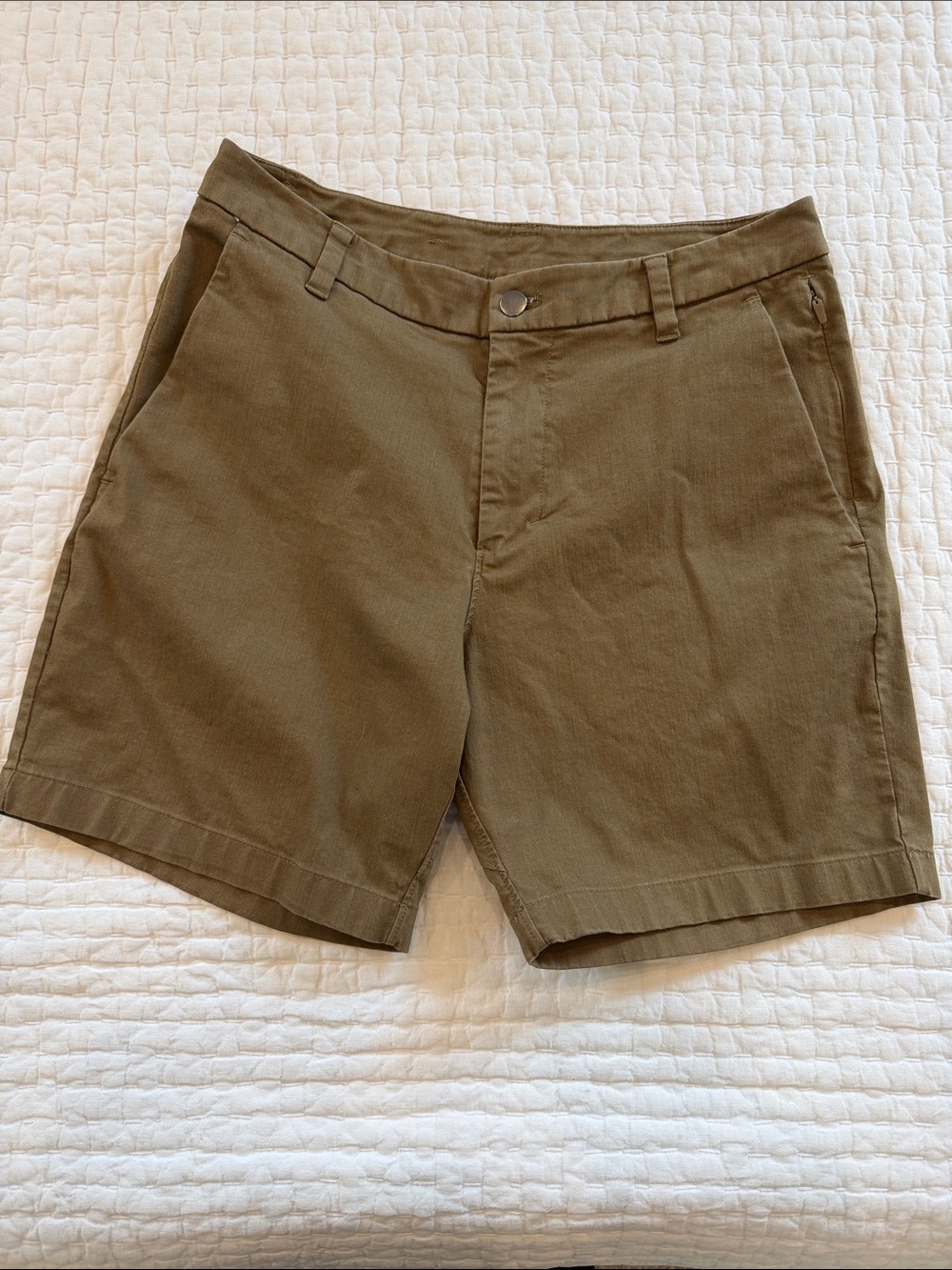 Lululemon Commission Short Classic Fit EUC 7” (cotton blend) — dark Khaki